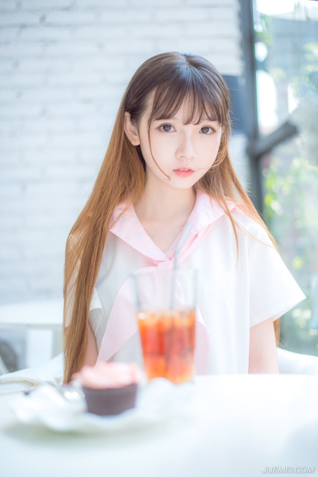 “军师，若事不可违的话，不如……”诸葛亮身边，年轻的马谡看向诸葛亮，犹豫了一下，开口劝道。